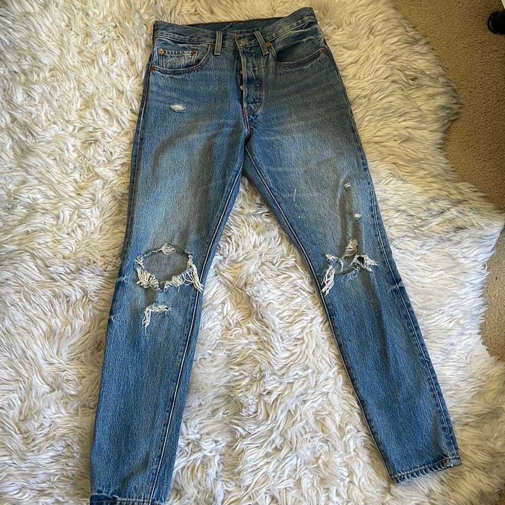 Levi’s High Waisted Distressed light Denim Jeans- barely worn!